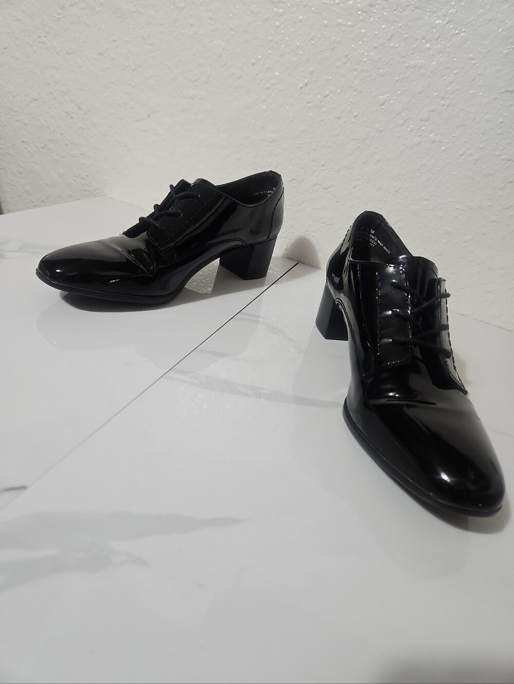 Munro black cherry patent leather lace-up Oxford heels  Made in Mexico